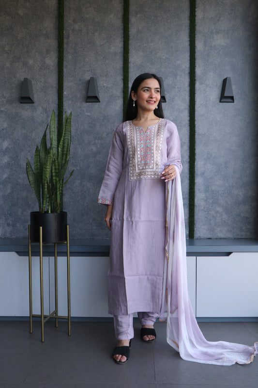 chanderi silk kurta set with fine golden lace border detailing on neck and sleeves