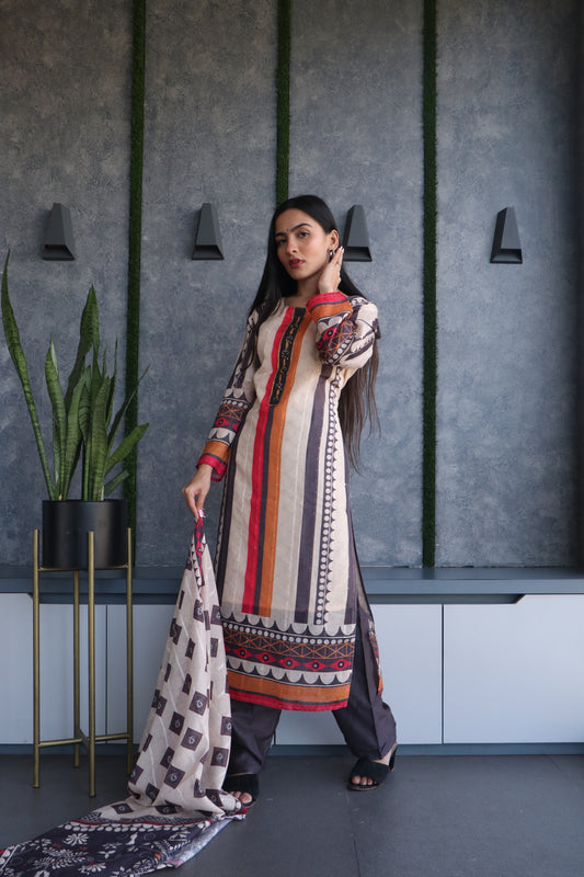 fashionable kurta and dupatta set in muslin with a captivating print