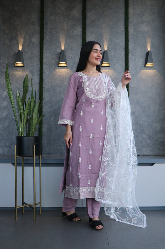 Fully embroidered silk kurta with elastic waist pant, and a gorgeous white net Lucknowi dupatta.